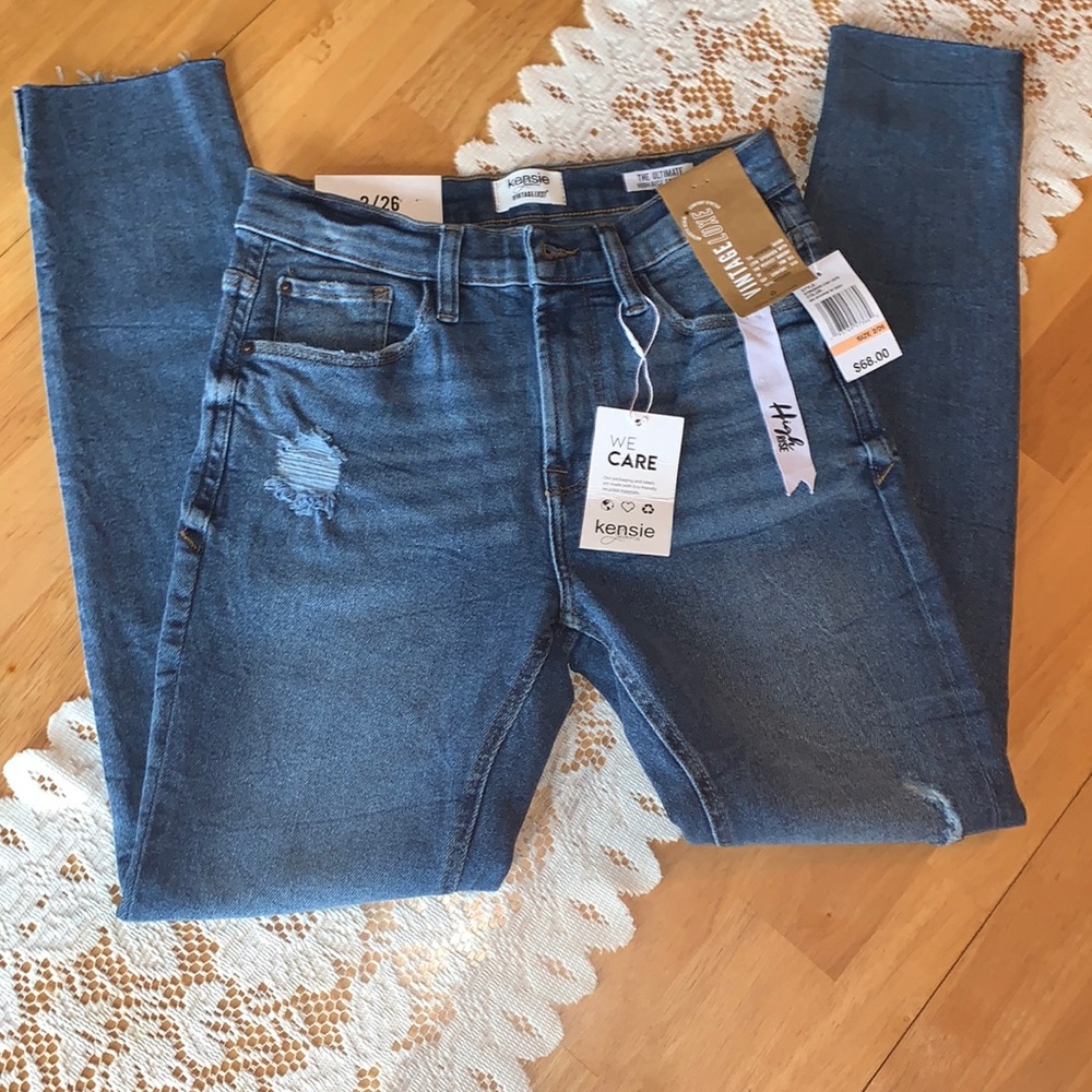 NWT!!! Kensie high rise jeans.